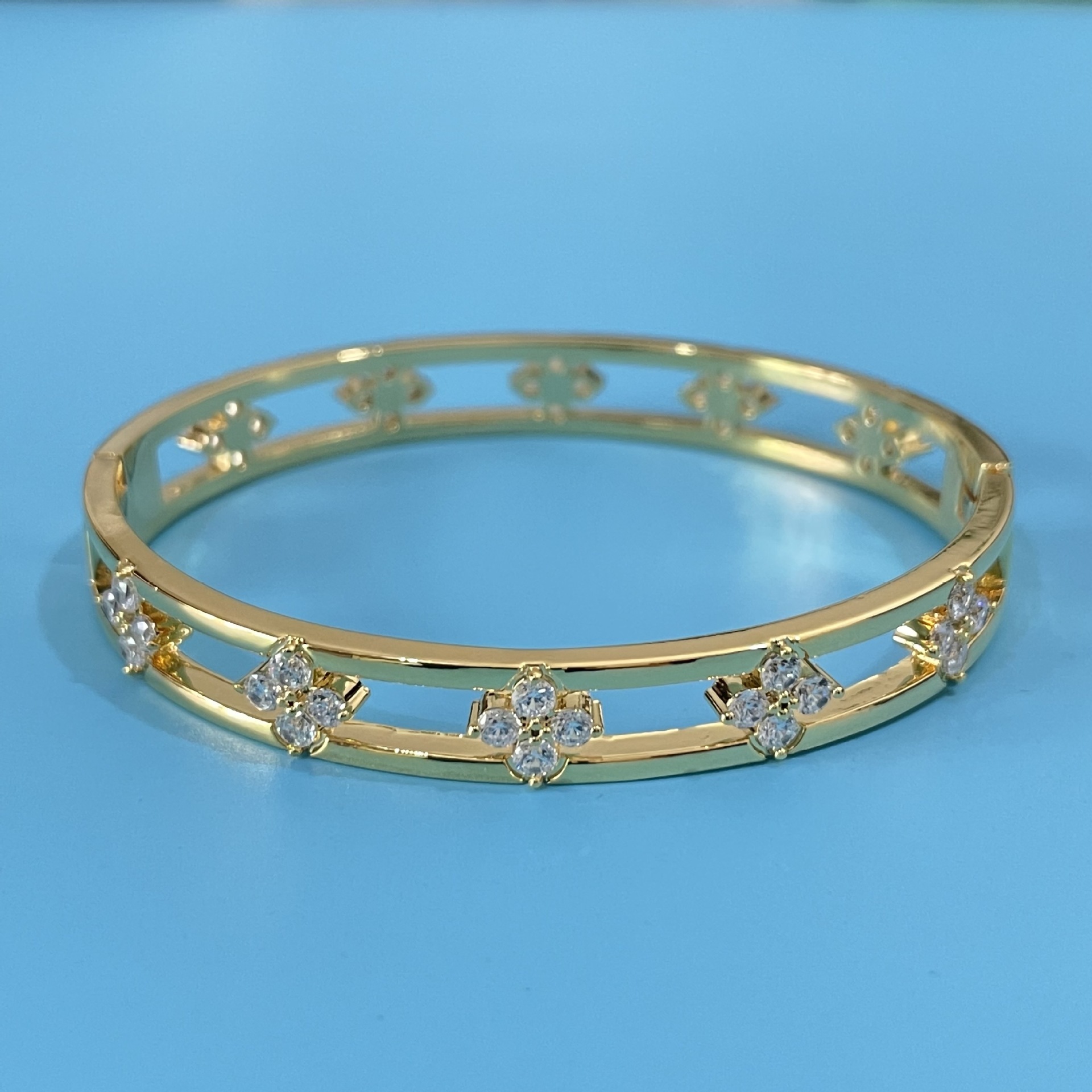 European And American Hollow Women's Simple Bracelet - Image 5